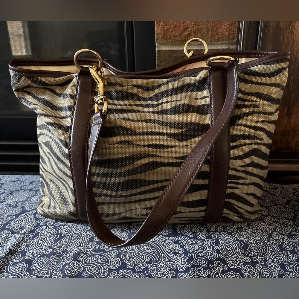 MICHAEL KORS Large Zebra Print Tote Bag w/ Detachable Wristlet | Snap Closure - Picture 3 of 13